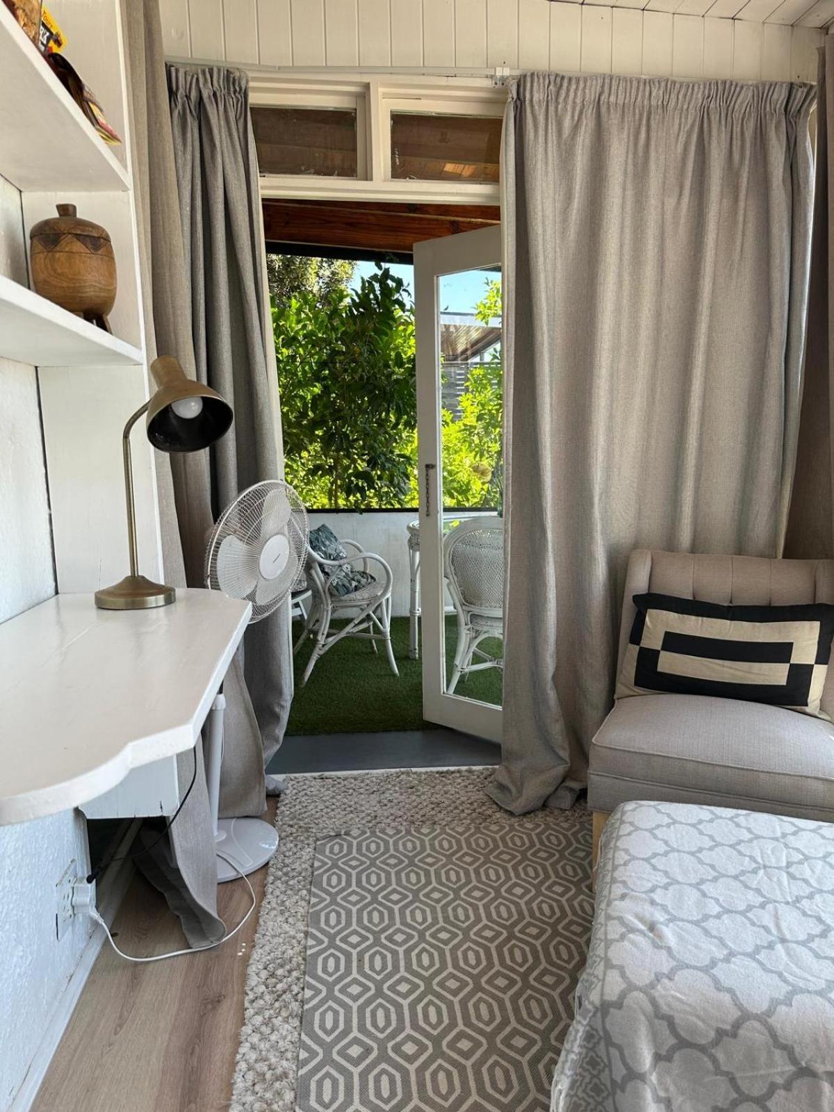 Independent Quaint Flat, Close To Beach Cape Town Exterior photo