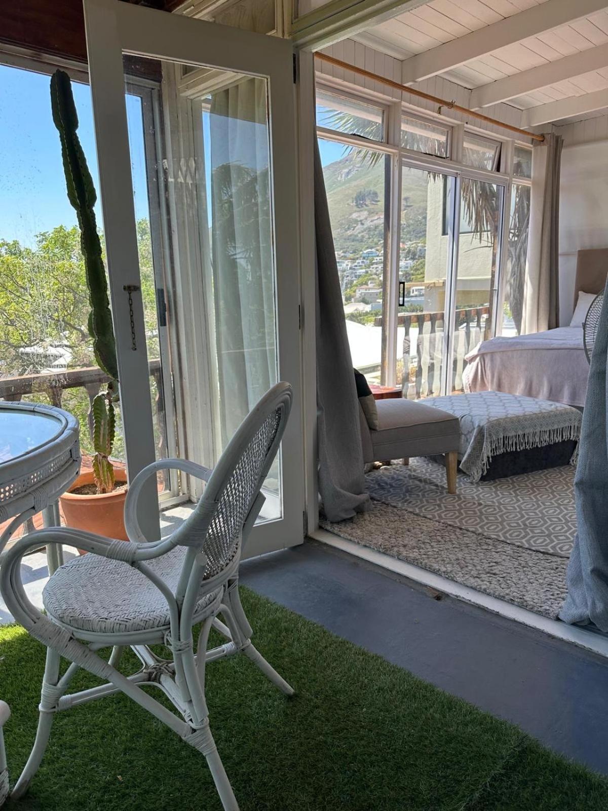 Independent Quaint Flat, Close To Beach Cape Town Exterior photo